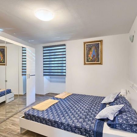 Old Town Apartments In City Center Pula Exterior foto
