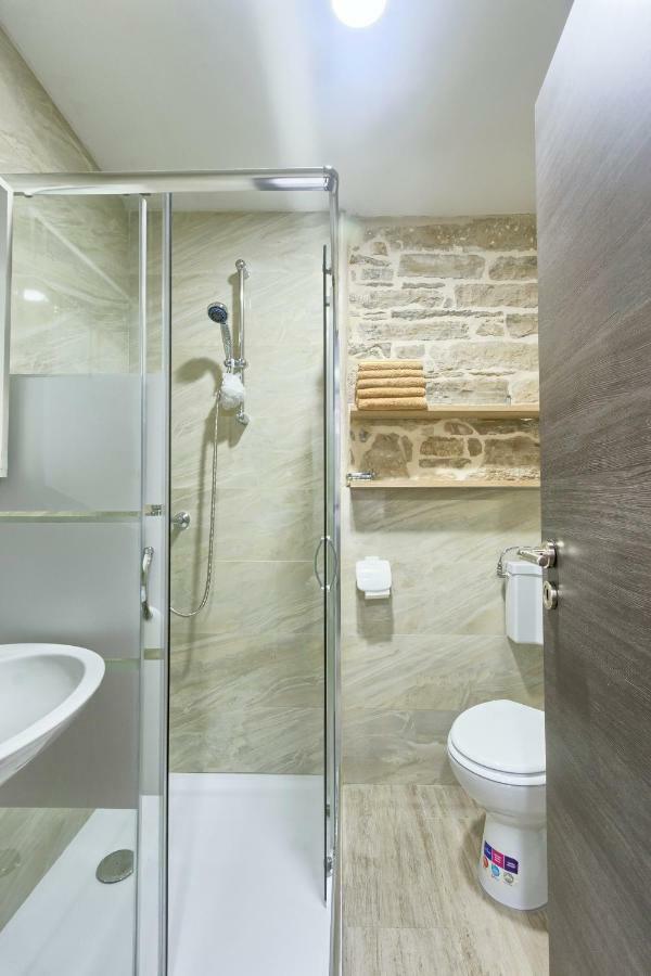 Old Town Apartments In City Center Pula Exterior foto